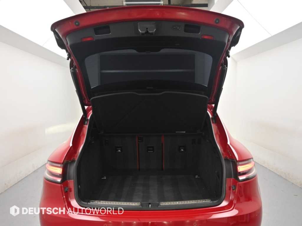 Porsche Macan — photo 19
