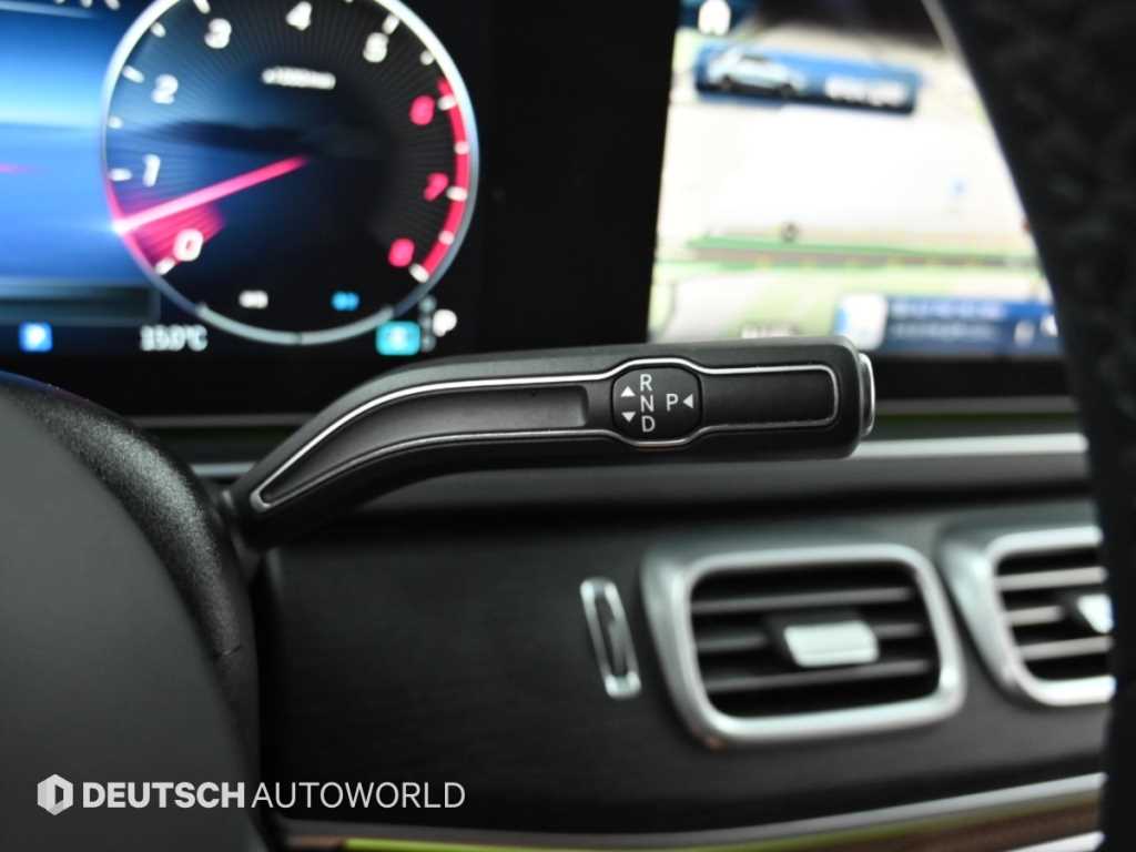 Mercedes-Benz GLE-Class — photo 09