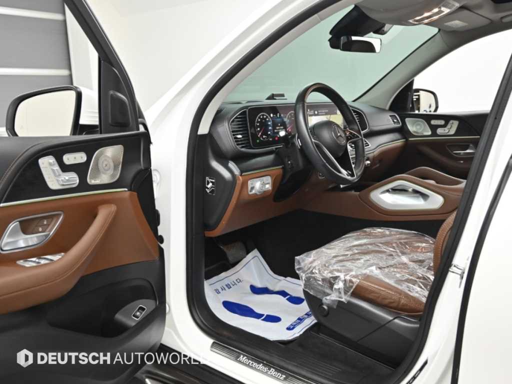 Mercedes-Benz GLE-Class — photo 11