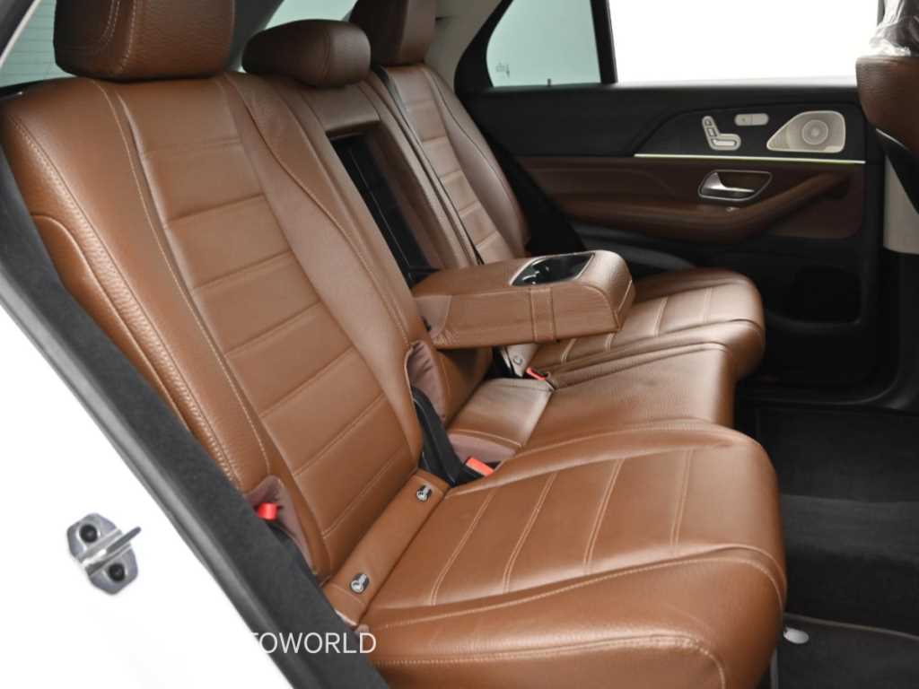 Mercedes-Benz GLE-Class — photo 12