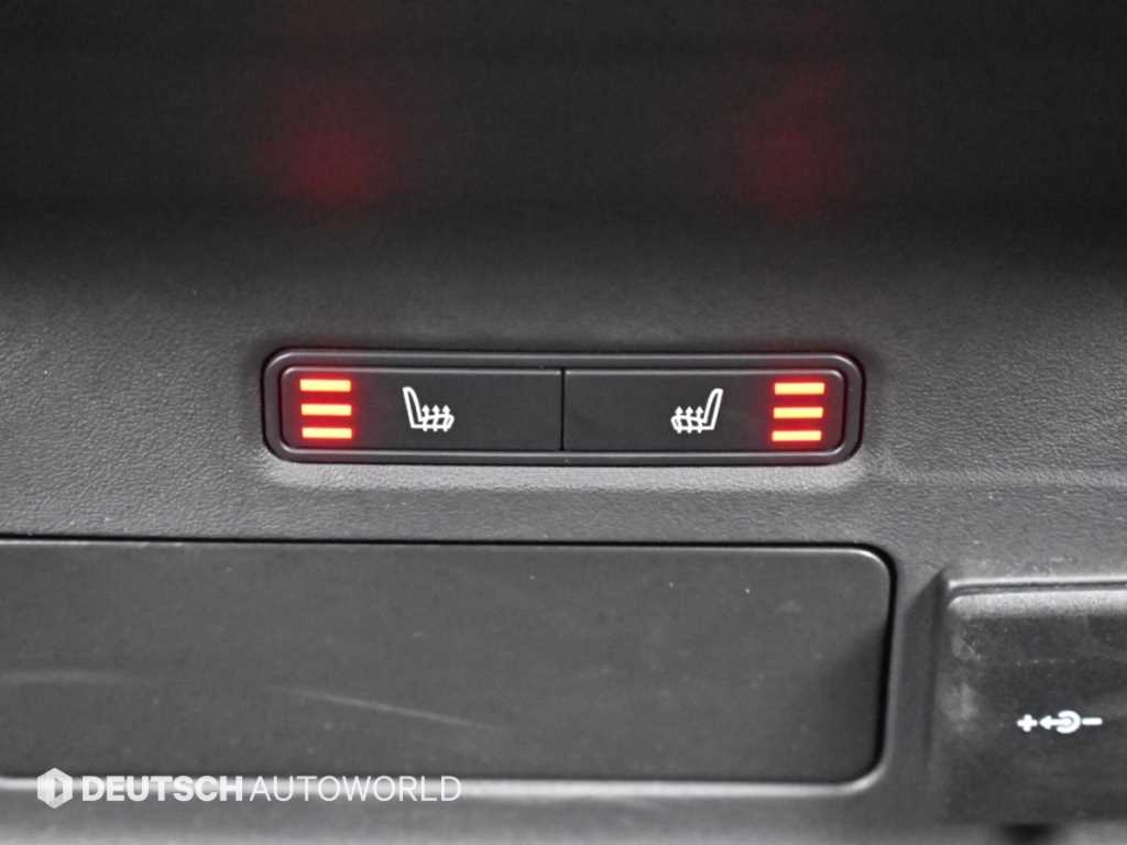 Land Rover Range Rover Velar — photo 16