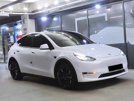 Tesla Model Y — photo 01