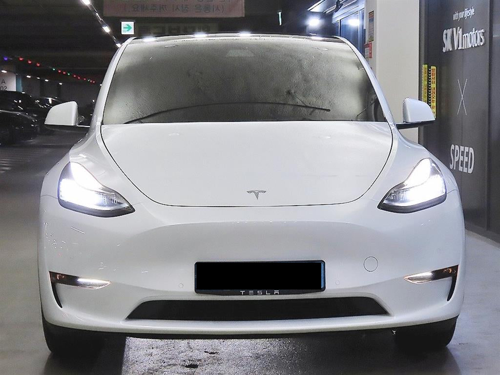 Tesla Model Y — photo 02