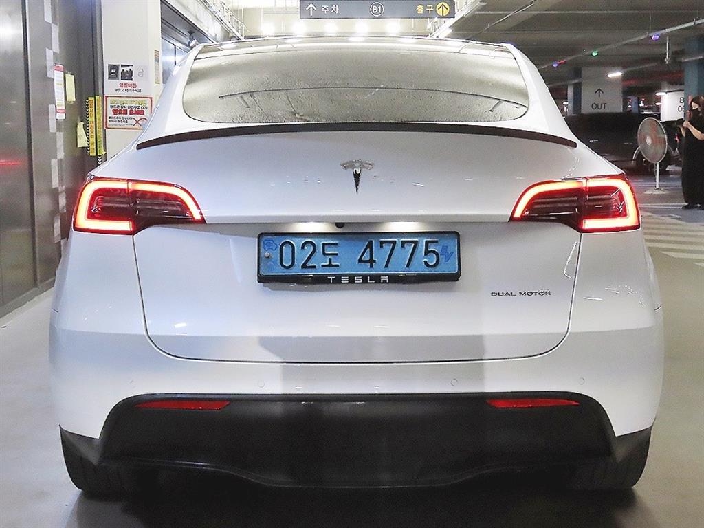 Tesla Model Y — photo 05
