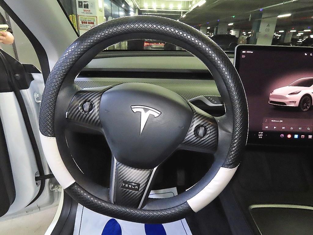 Tesla Model Y — photo 08