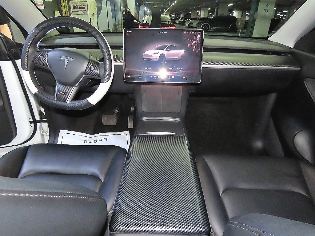 Tesla Model Y — photo 10