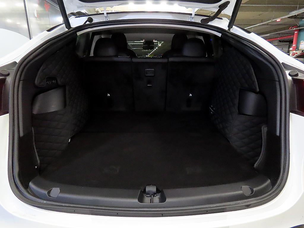 Tesla Model Y — photo 18