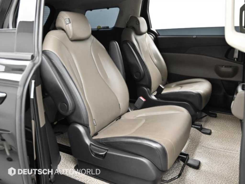 Kia Carnival — photo 12