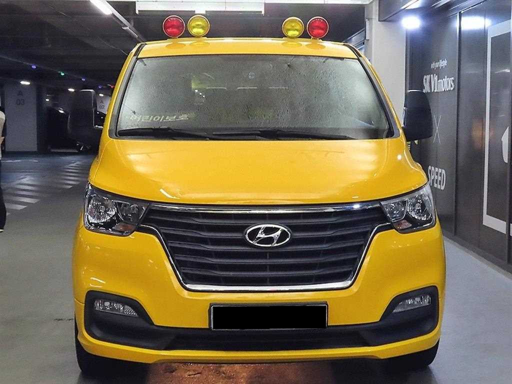 Hyundai Starex — photo 02