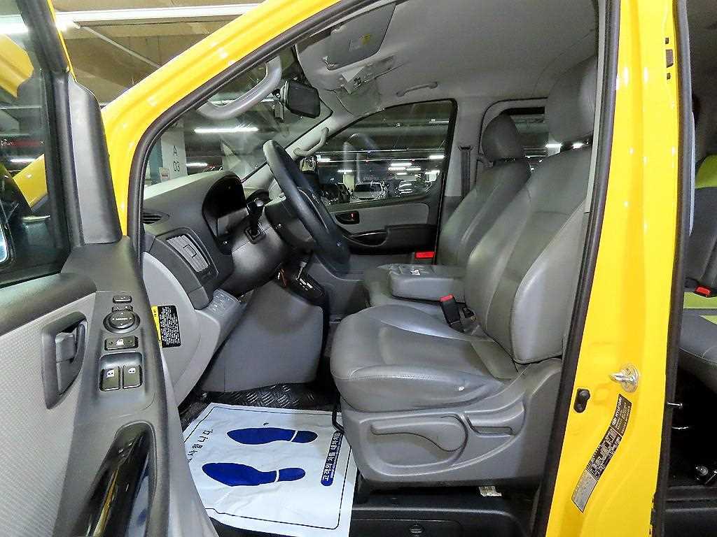 Hyundai Starex — photo 06