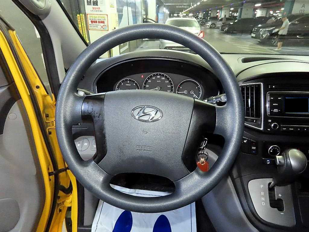 Hyundai Starex — photo 08