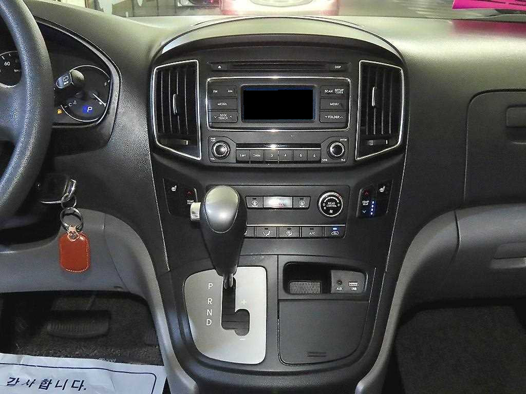 Hyundai Starex — photo 11