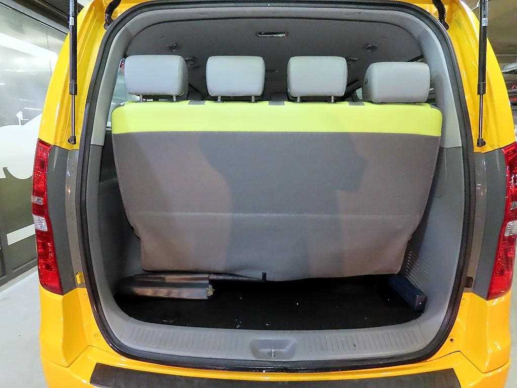 Hyundai Starex — photo 17