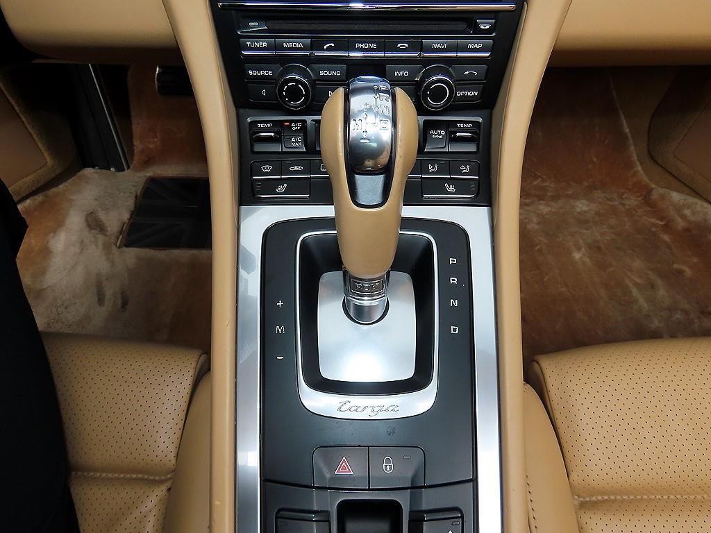 Porsche 911 — photo 13