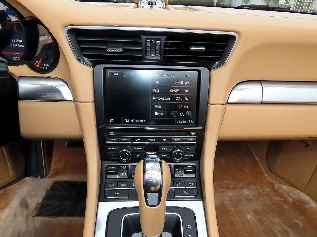 Porsche 911 — photo 14