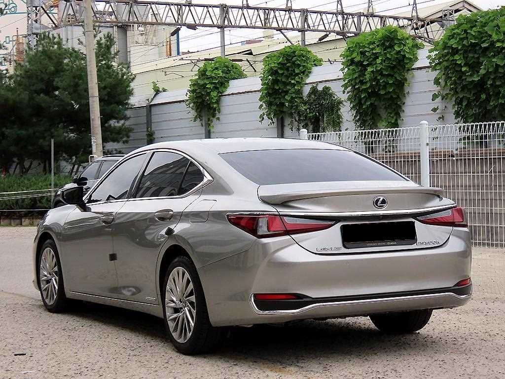 Lexus ES — photo 03