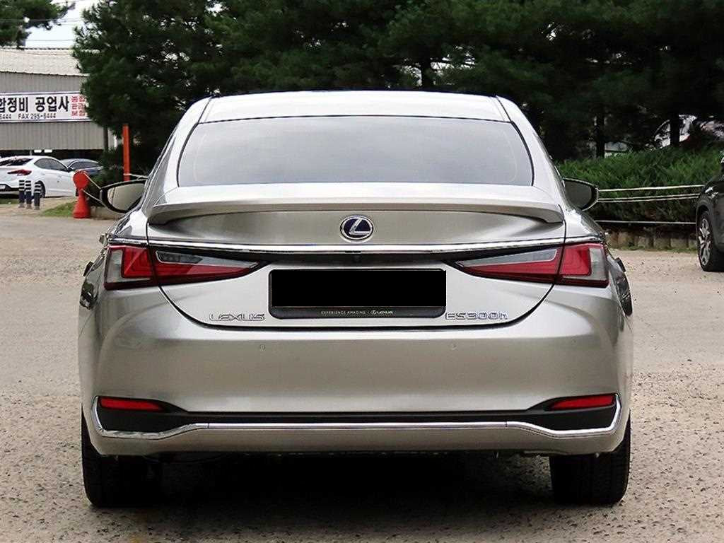 Lexus ES — photo 04