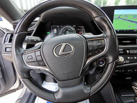 Lexus ES — photo 08