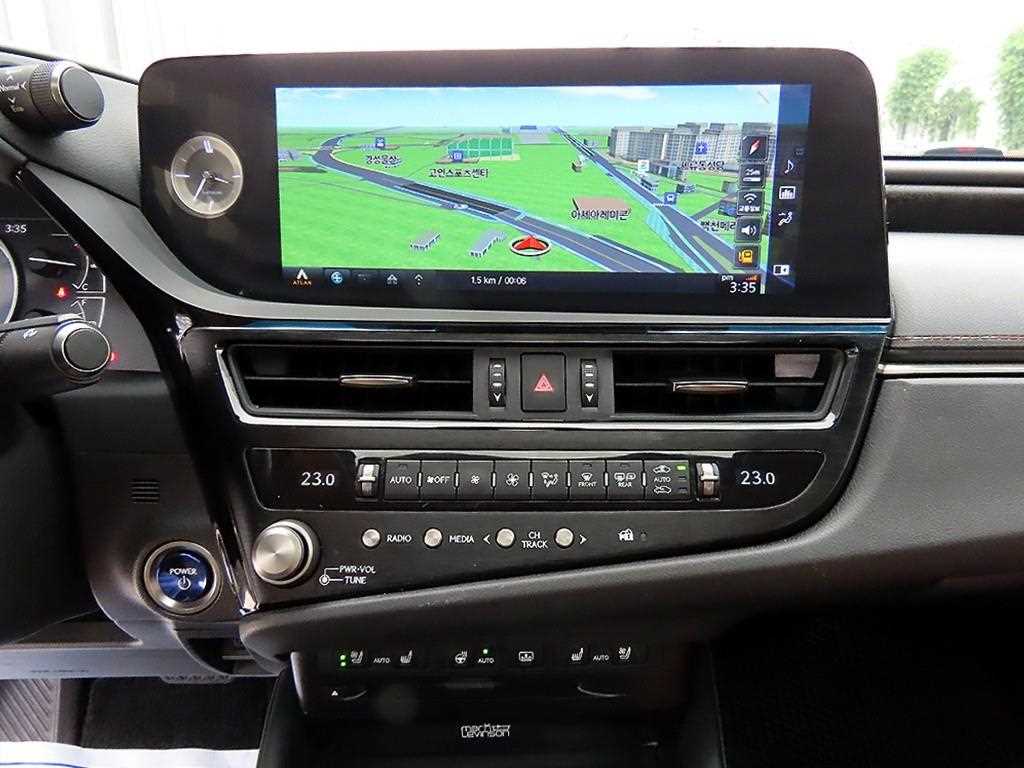 Lexus ES — photo 14