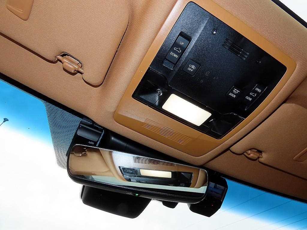 Lexus ES — photo 15