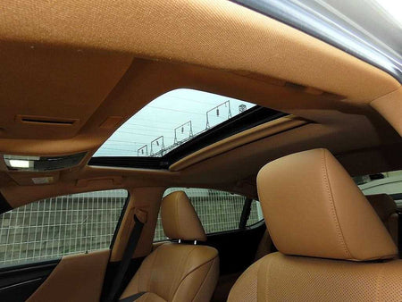 Lexus ES — photo 16