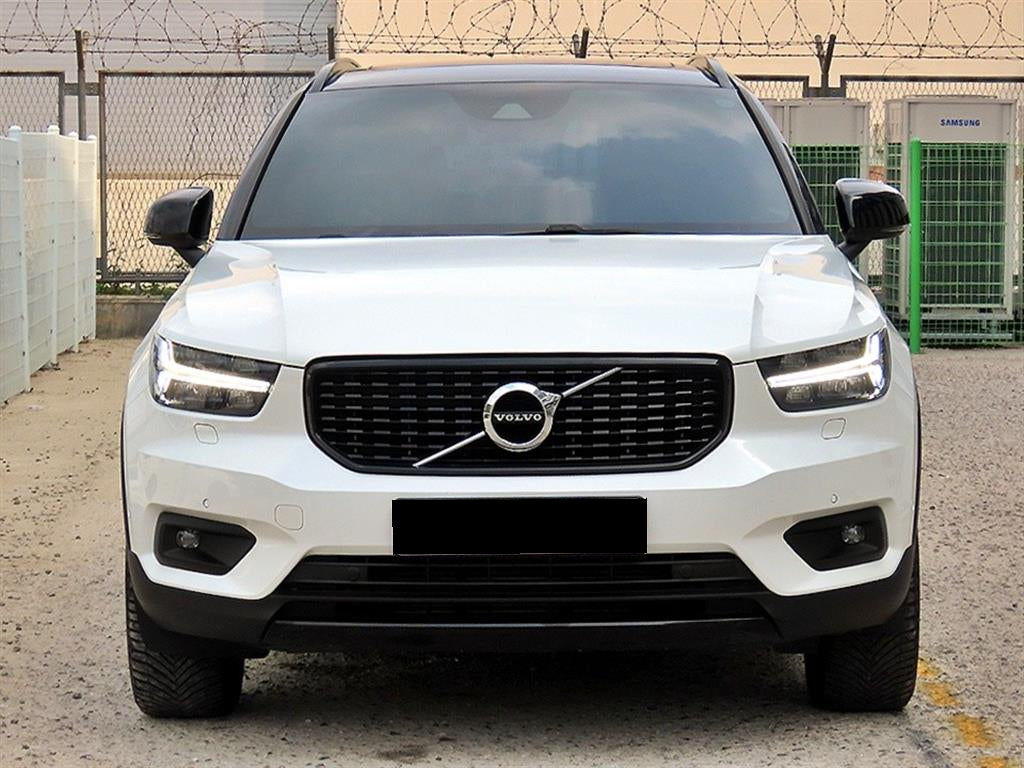 Volvo XC40 — photo 01
