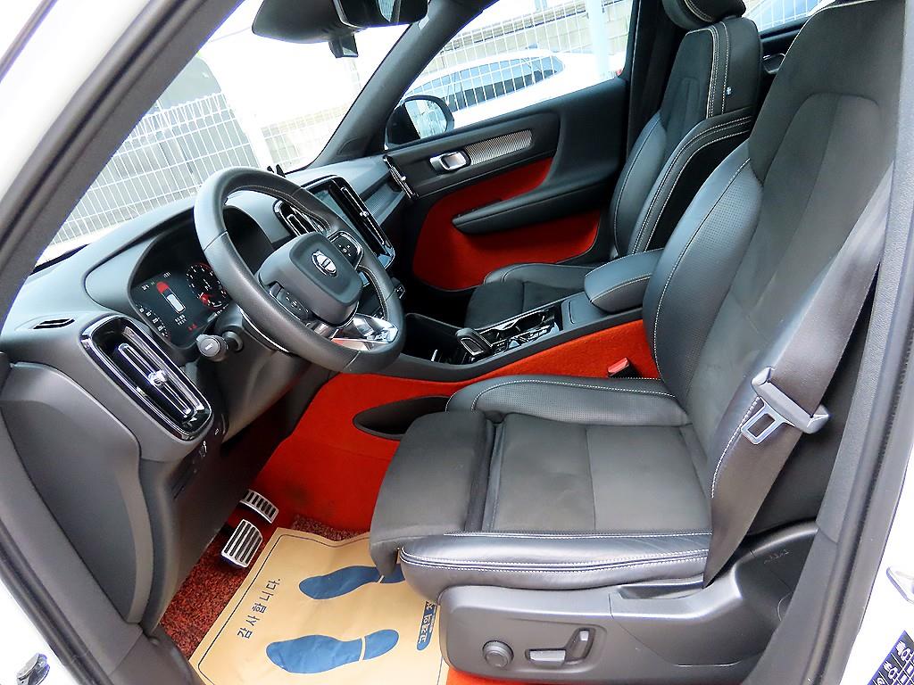 Volvo XC40 — photo 05