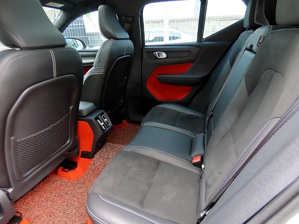 Volvo XC40 — photo 06