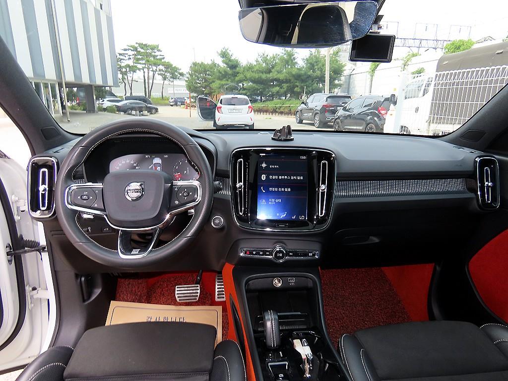 Volvo XC40 — photo 07