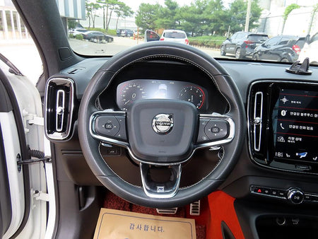Volvo XC40 — photo 08