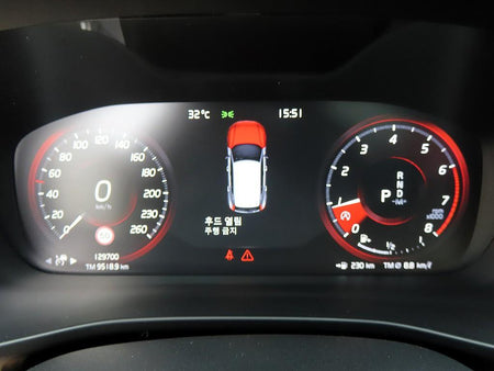 Volvo XC40 — photo 09