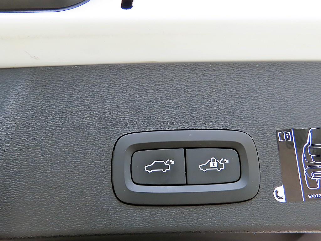 Volvo XC40 — photo 16