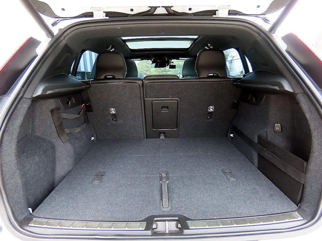 Volvo XC40 — photo 17