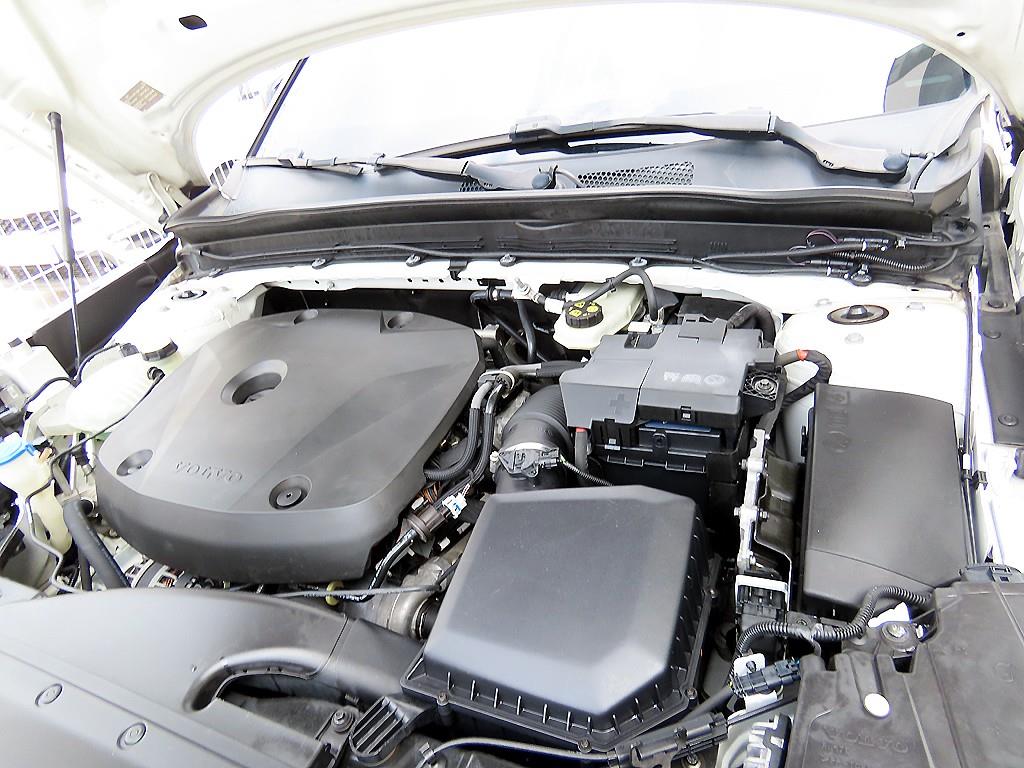 Volvo XC40 — photo 19