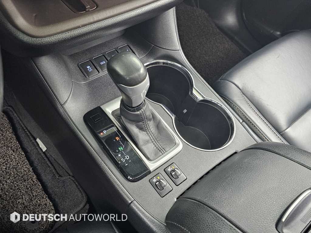 Toyota Highlander — photo 09