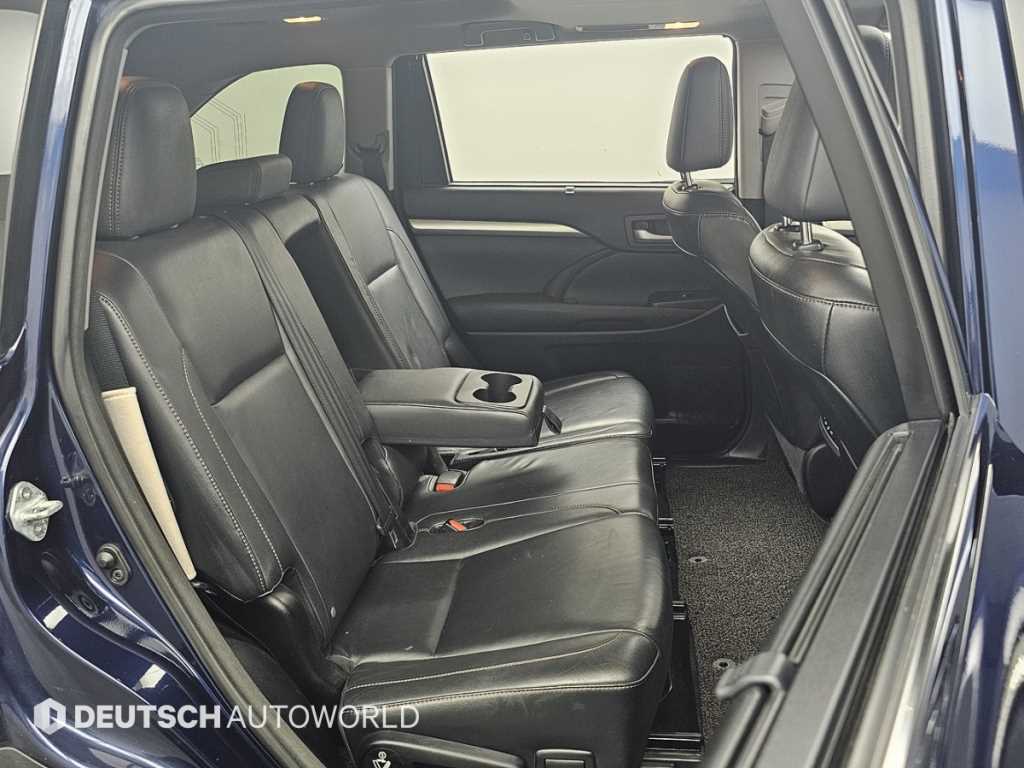 Toyota Highlander — photo 12