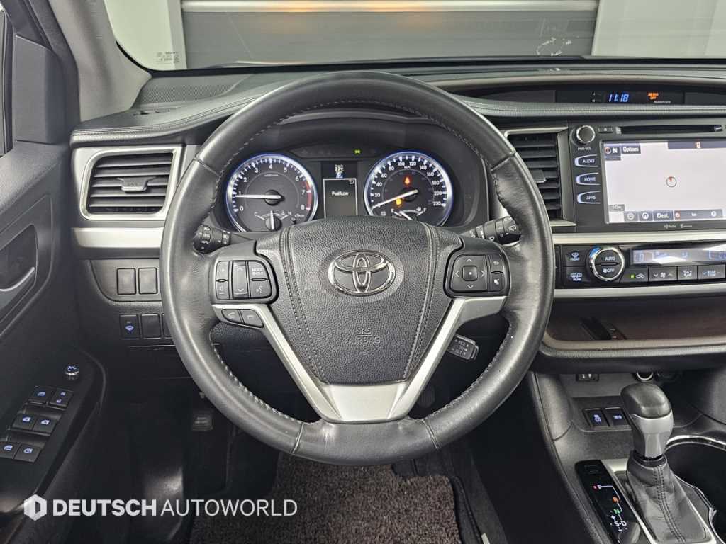 Toyota Highlander — photo 13
