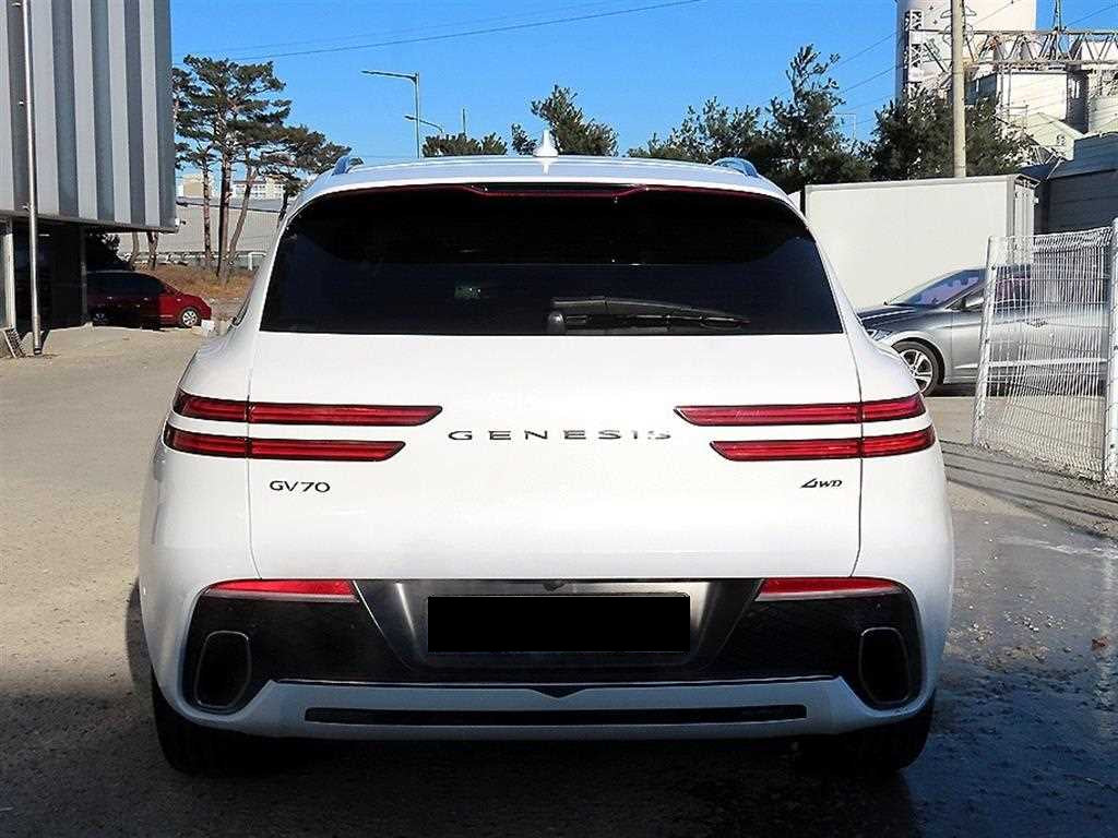 Genesis GV70 — photo 04