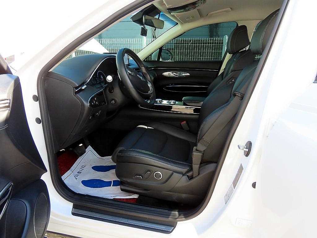 Genesis GV70 — photo 05