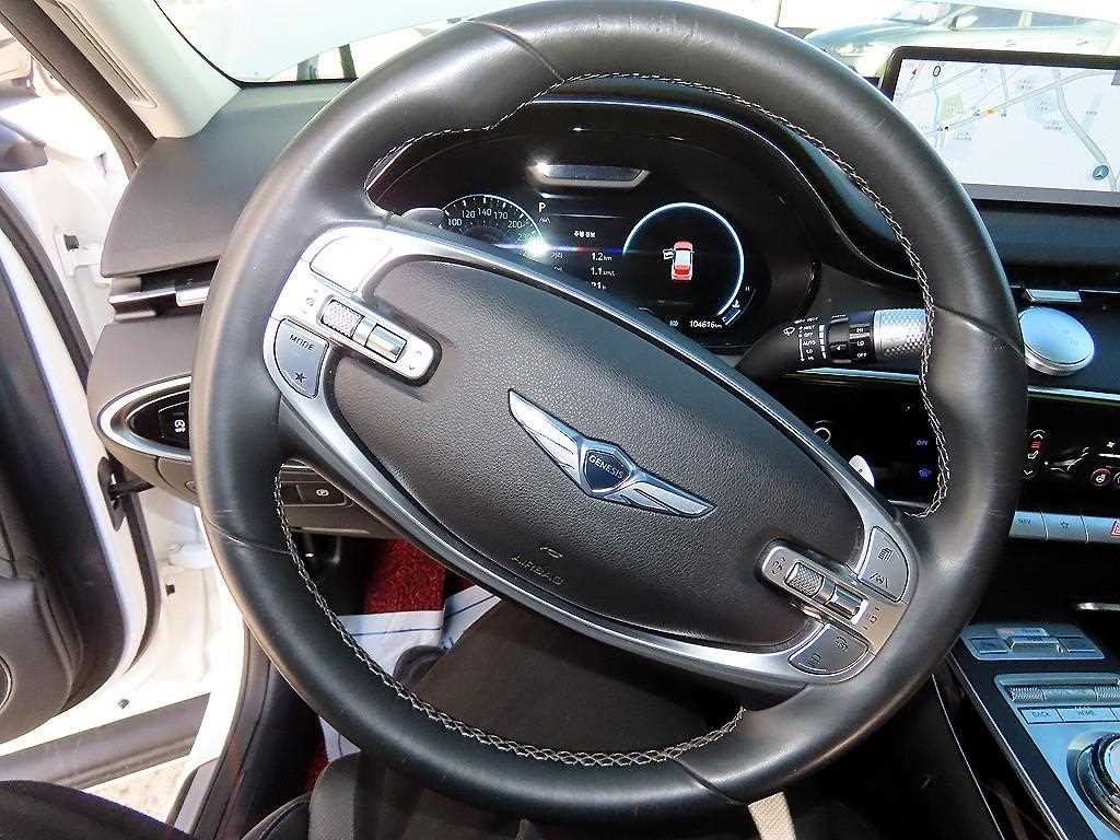 Genesis GV70 — photo 08