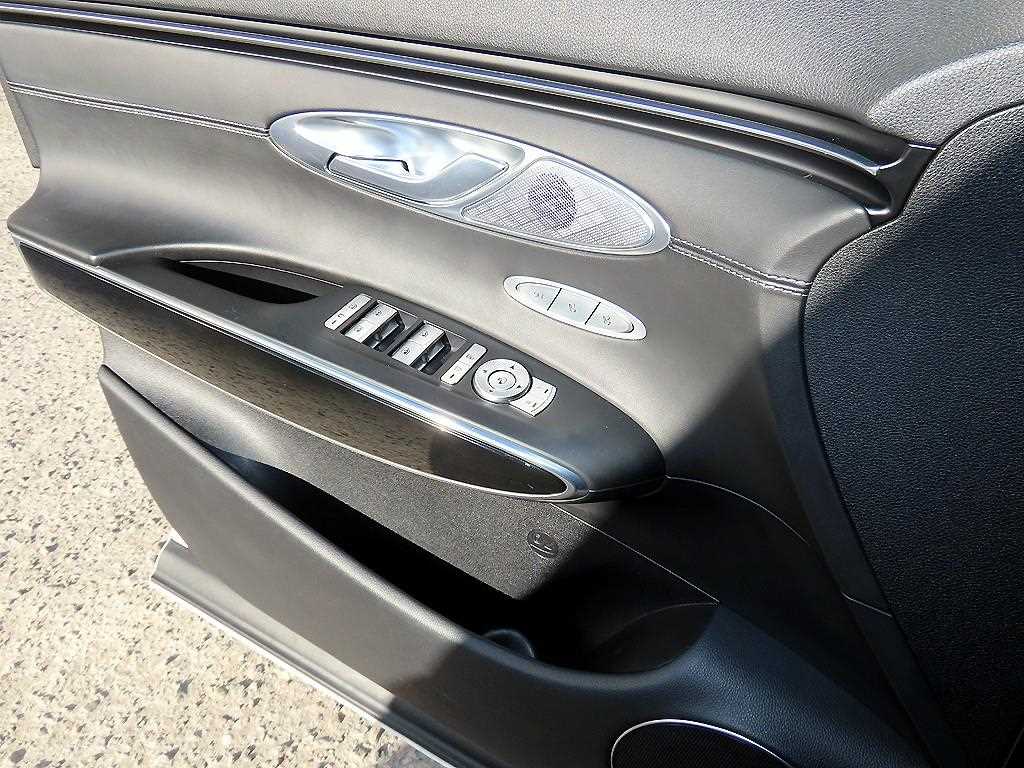 Genesis GV70 — photo 12