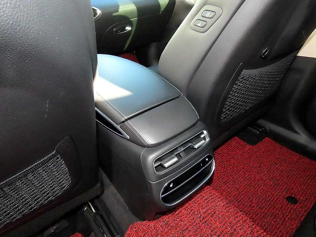 Genesis GV70 — photo 16