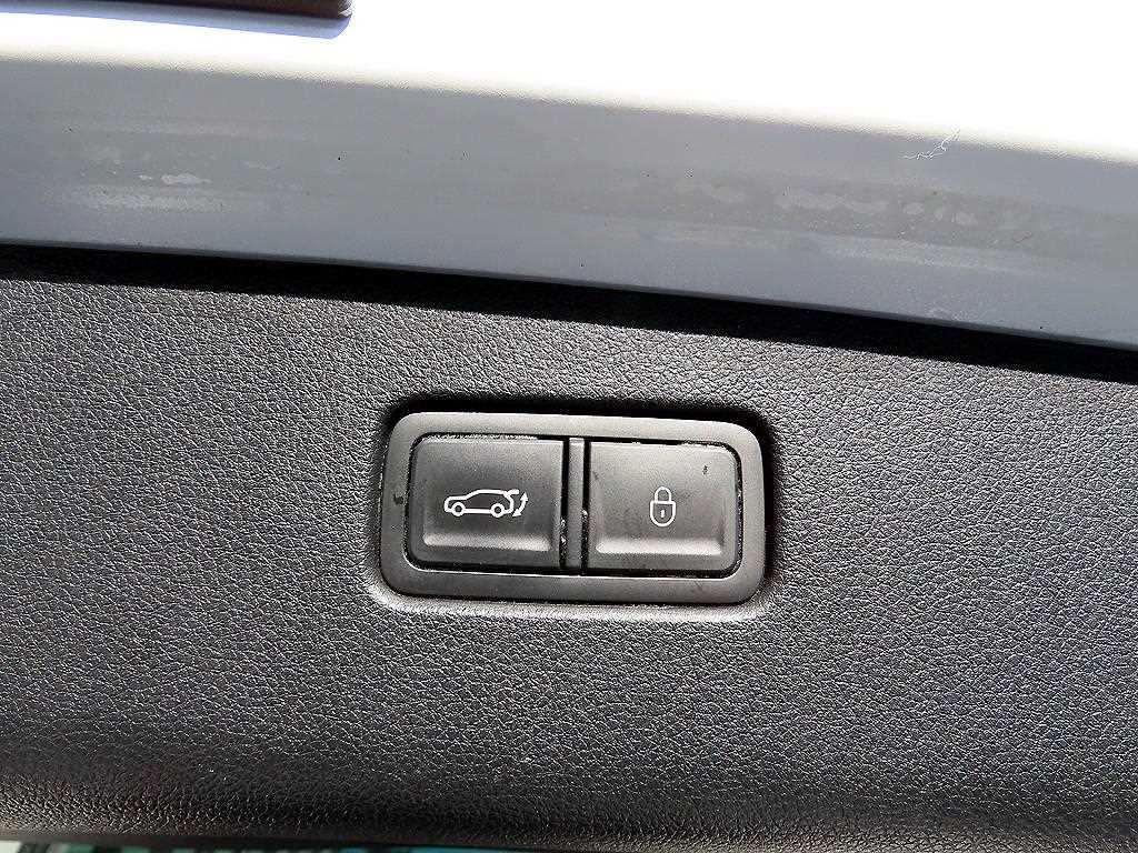Genesis GV70 — photo 17