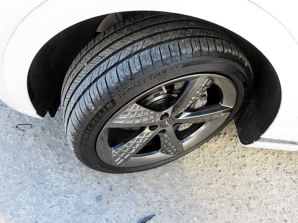 Genesis GV70 — photo 20