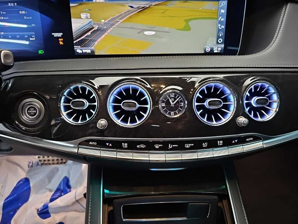 Mercedes-Benz S-Class — photo 10