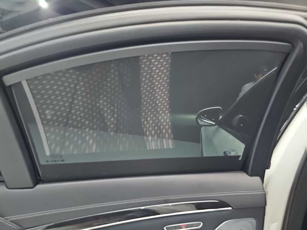 Mercedes-Benz S-Class — photo 13