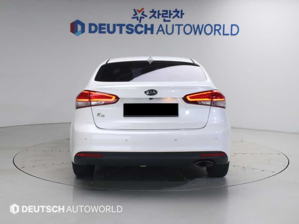 Kia K3 — photo 04