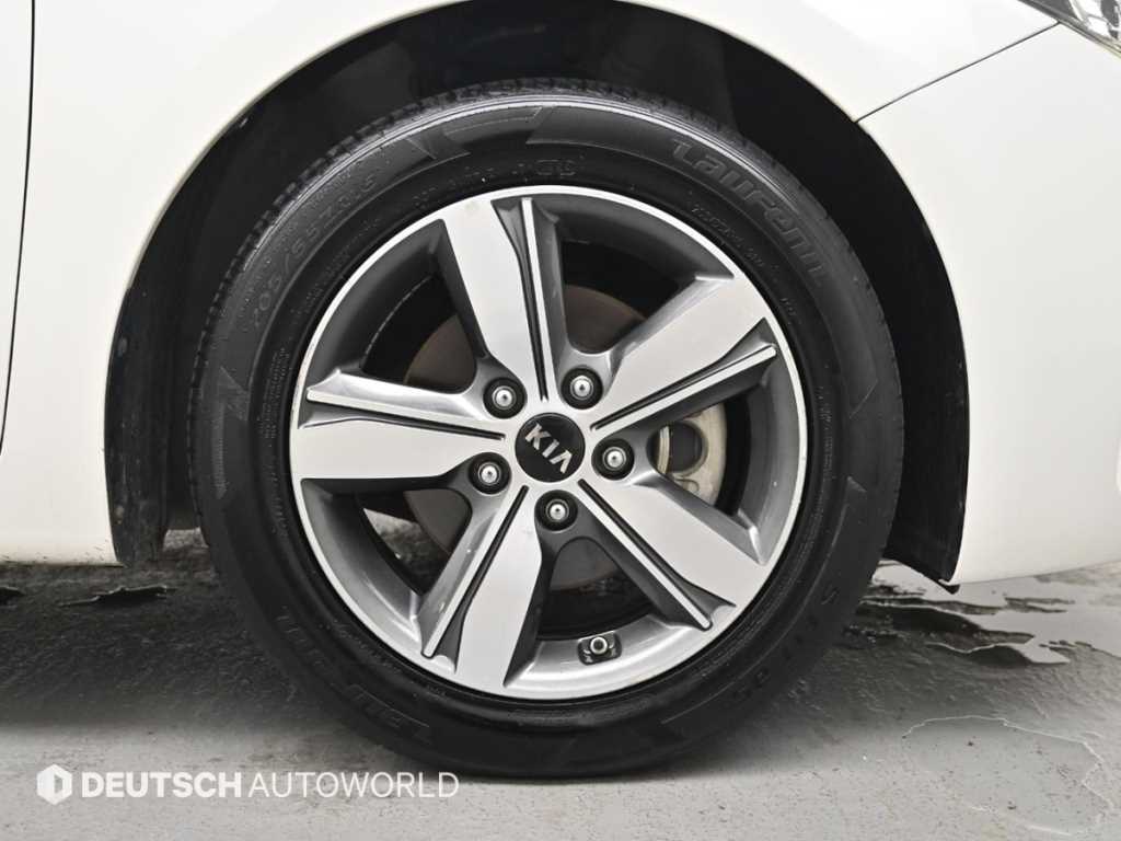 Kia K3 — photo 05