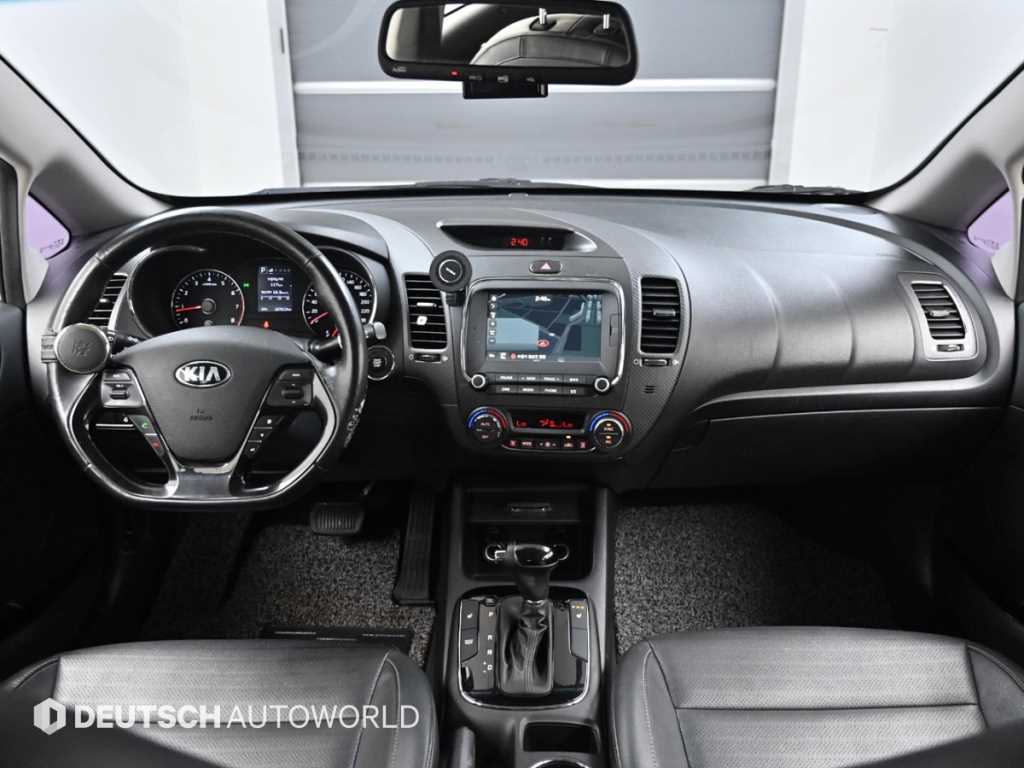 Kia K3 — photo 20
