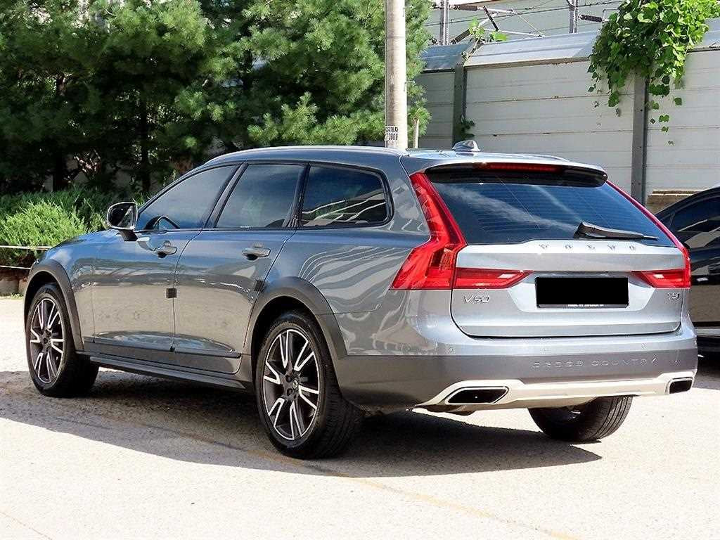 Volvo V90 — photo 03